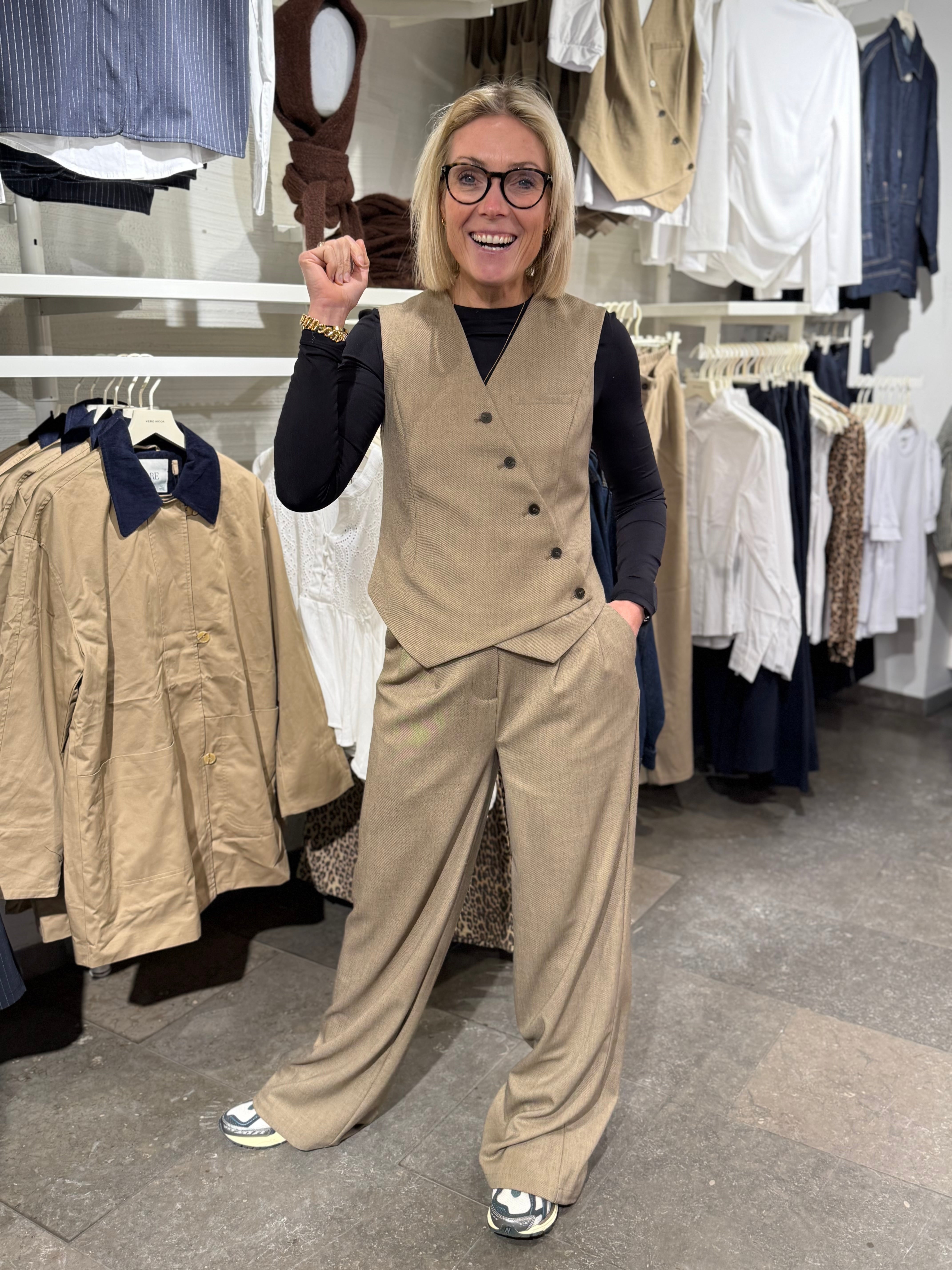 PCBUBBLES Tailored Waistcoat - Greige